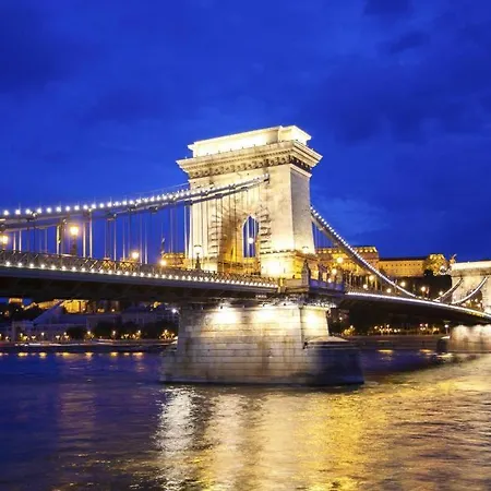 Apartament Prime Downtown Luxury Condo, Private Spa, Cinema, Patio Budapesta