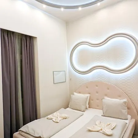 Prime Downtown Luxury Condo, Private Spa, Cinema, Patio Apartmán