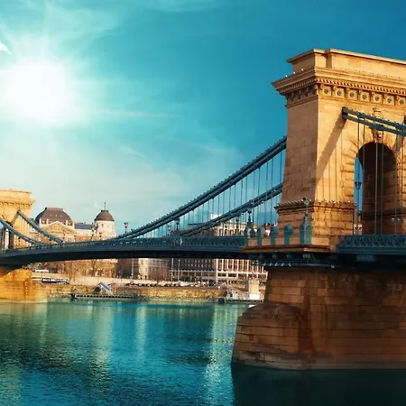 Prime Downtown Luxury Condo, Private Spa, Cinema, Patio Lägenhet Budapest