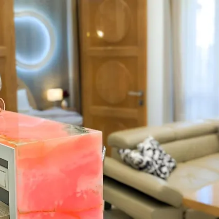 Apartmán Prime Downtown Luxury Condo, Private Spa, Cinema, Patio Budapešť