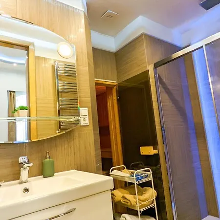 Prime Downtown Luxury Condo, Private Spa, Cinema, Patio Lägenhet